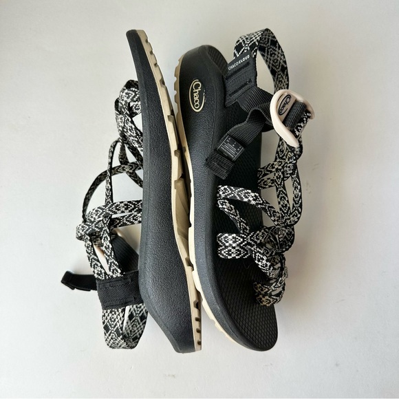 Chaco Black and White Cloud Sandals - Picture 4 of 8